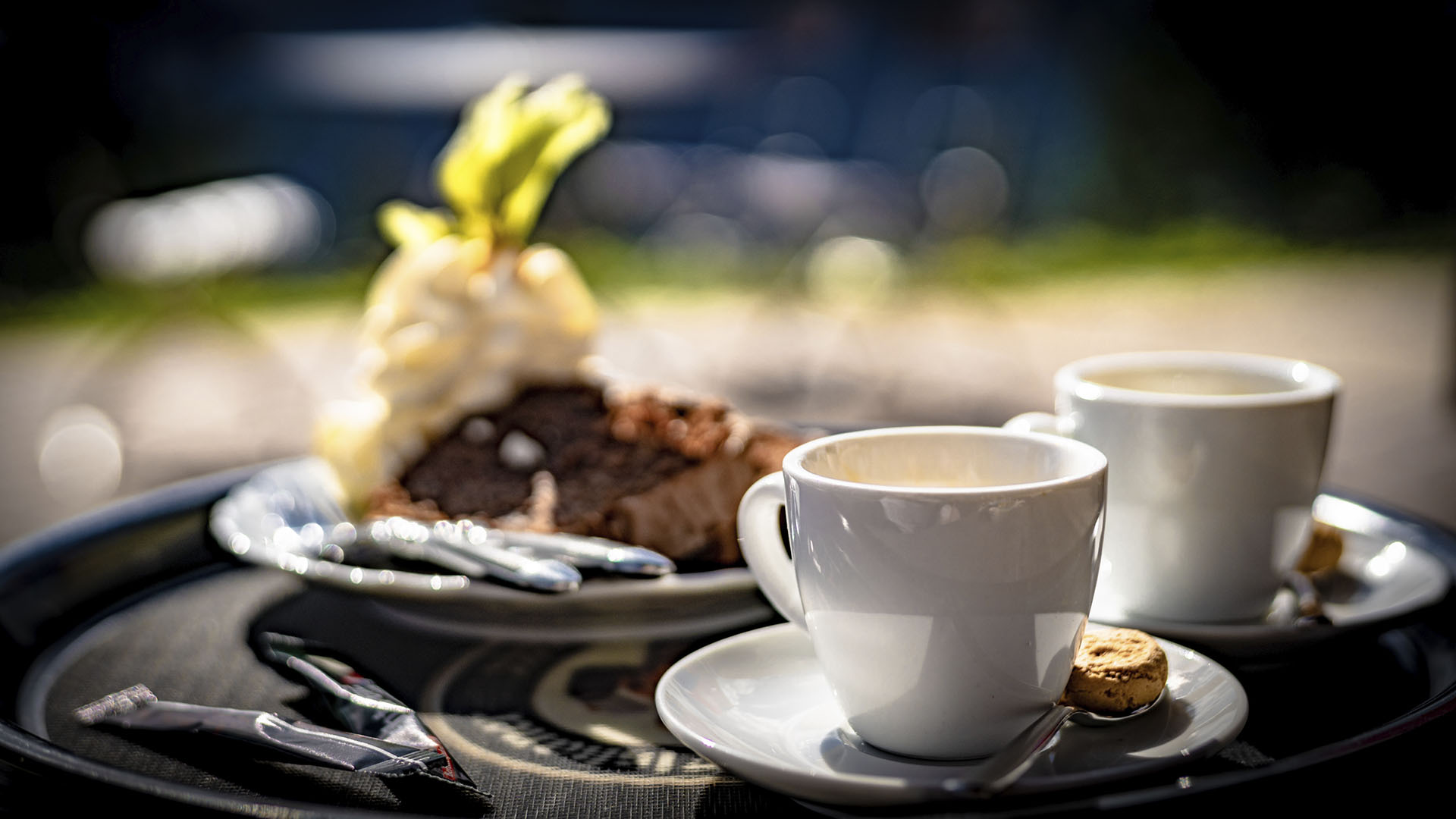 espresso-and-chocolate-cake-with-cream